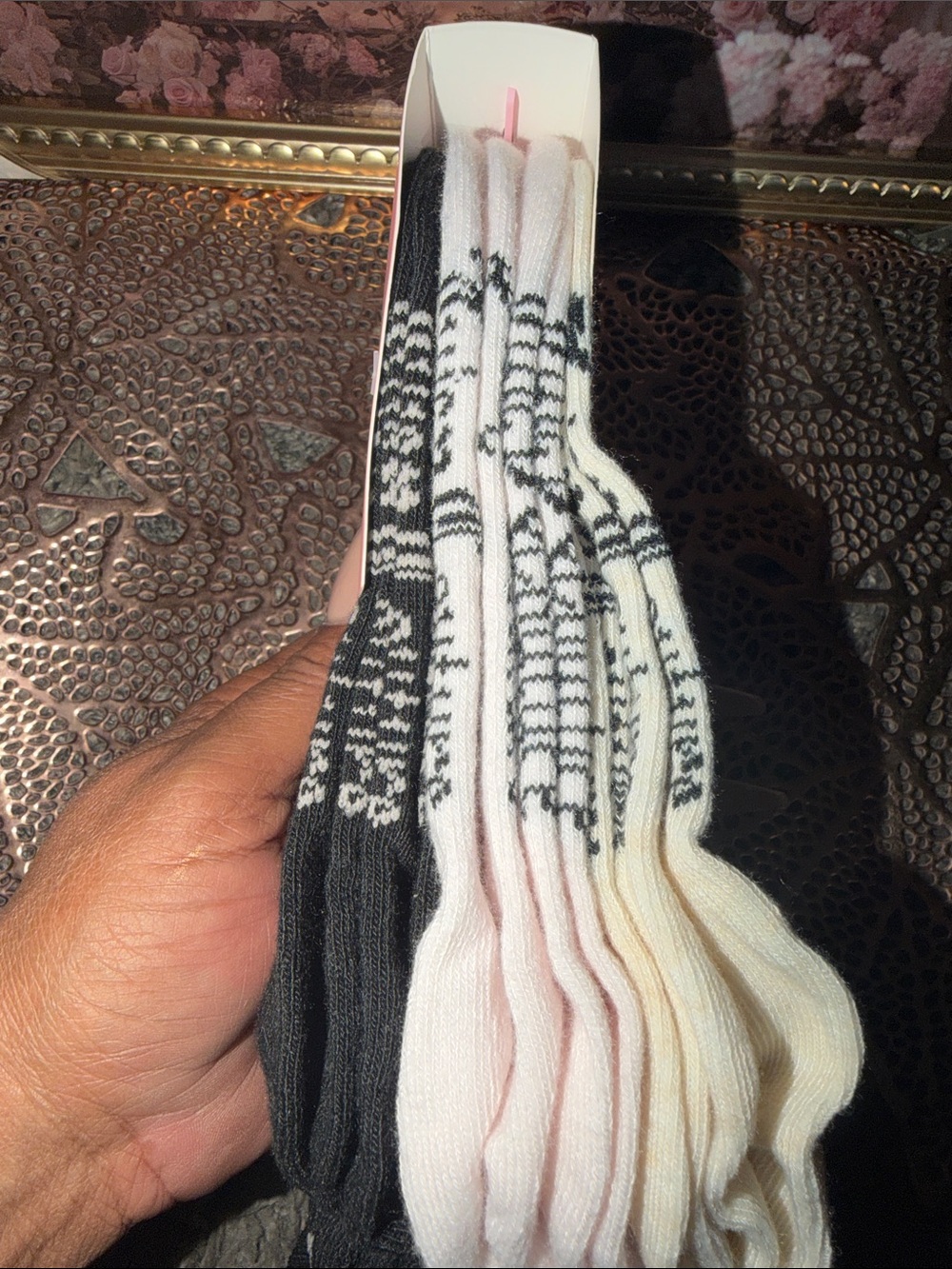 Juicy Couture woman’s Cream & more Logo Crew Socks - 6 Pack - Picture 5 of 6